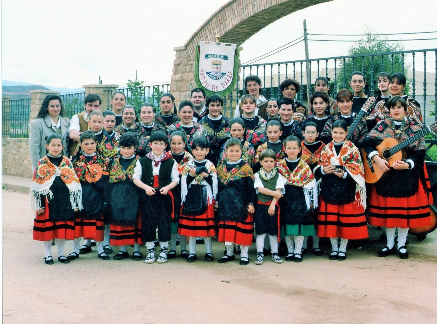 La formación original de la Agrupación Camino Real de Villamediana de Iregua, en 1993. 