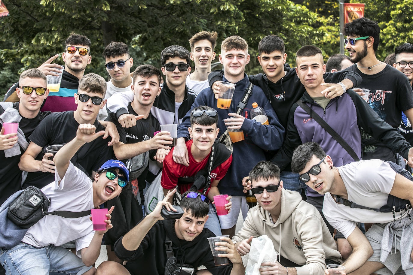 Fotos: Los asistentes al Holika, preparados para que suene la música