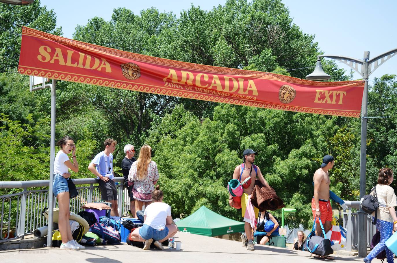Fotos: Momento de la recogida en el festival Holika