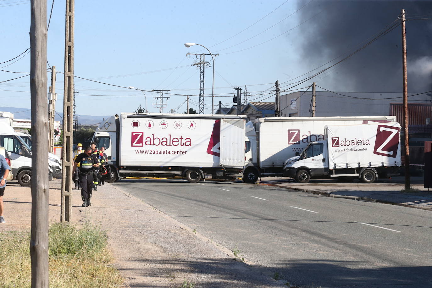 Fotos: La empresa Zabaleta, afectada por el fuego del Polígono Cantabria