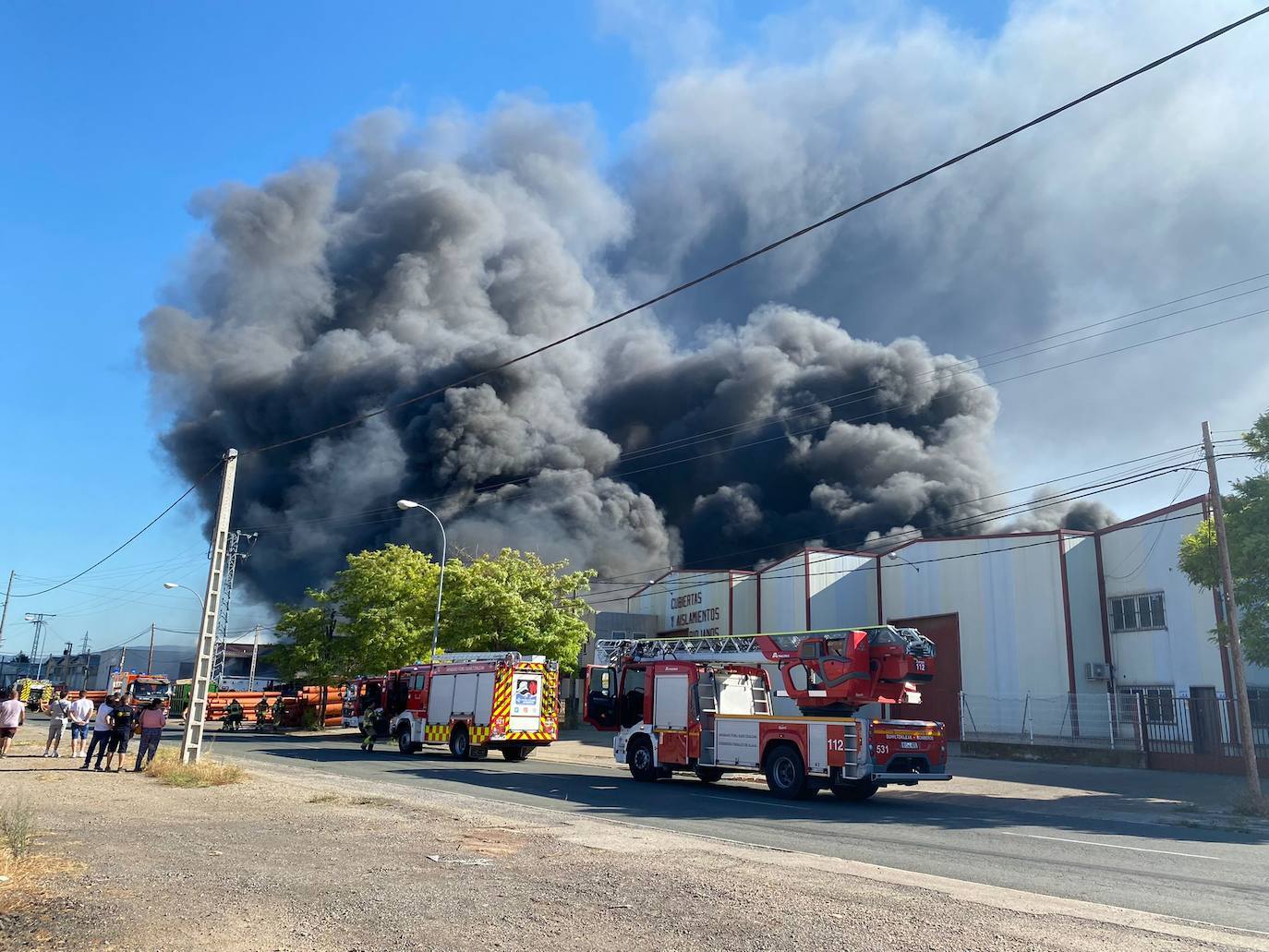 Fotos: La empresa Zabaleta, afectada por el fuego del Polígono Cantabria