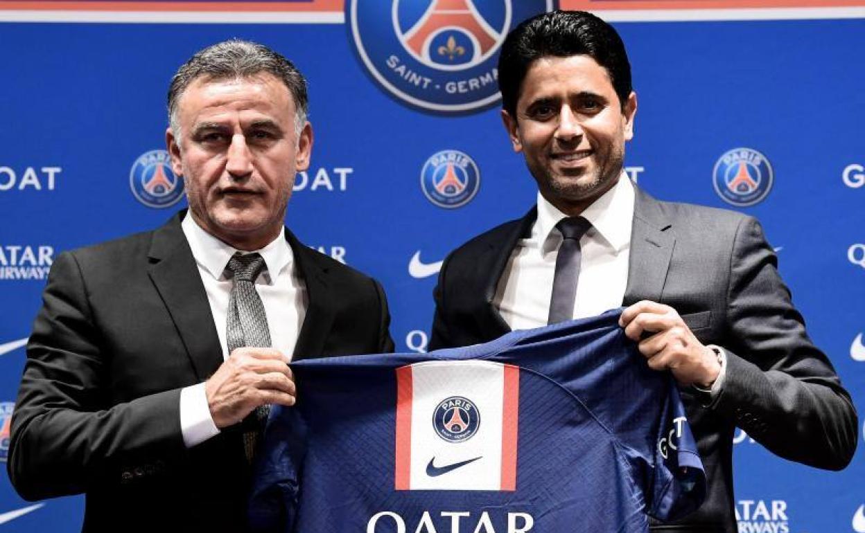 Christophe Galtier, junto a Nasser Al-Khelaïfi, el día de su presentación como nuevo técnico del PSG. 