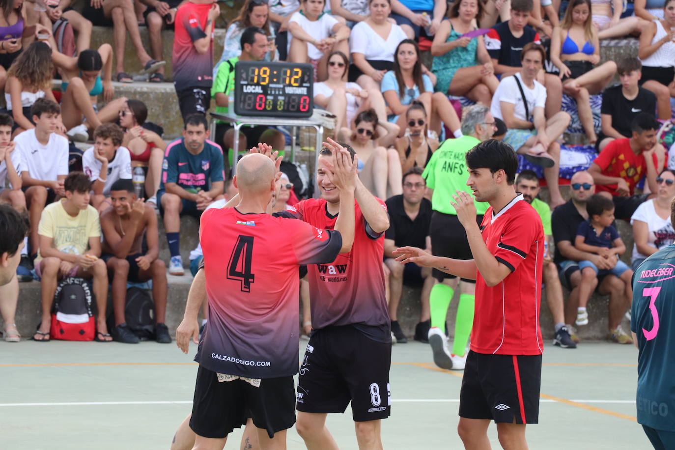 Fotos: 48 Horas de Fútbol Sala de Alfaro: Segura impulsa la remontada que da la Colegiata al Aema