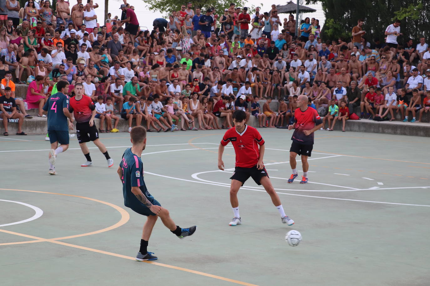 Fotos: 48 Horas de Fútbol Sala de Alfaro: Segura impulsa la remontada que da la Colegiata al Aema