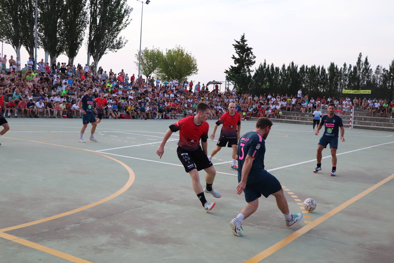 Fotos: 48 Horas de Fútbol Sala de Alfaro: Segura impulsa la remontada que da la Colegiata al Aema