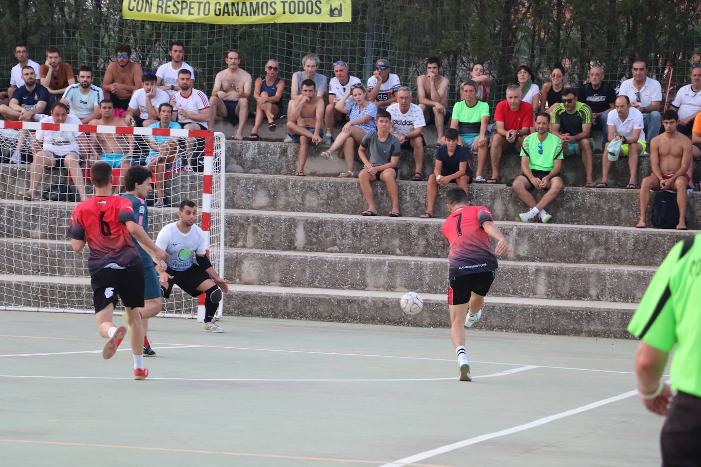 Fotos: 48 Horas de Fútbol Sala de Alfaro: Segura impulsa la remontada que da la Colegiata al Aema