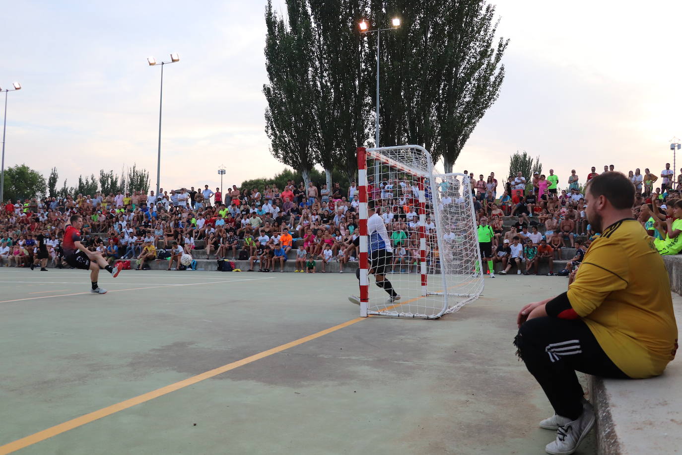 Fotos: 48 Horas de Fútbol Sala de Alfaro: Segura impulsa la remontada que da la Colegiata al Aema