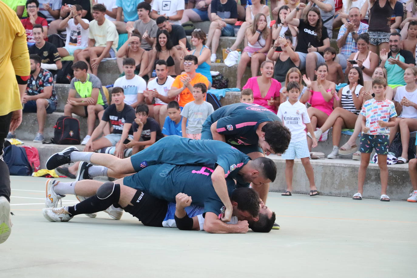 Fotos: 48 Horas de Fútbol Sala de Alfaro: Segura impulsa la remontada que da la Colegiata al Aema