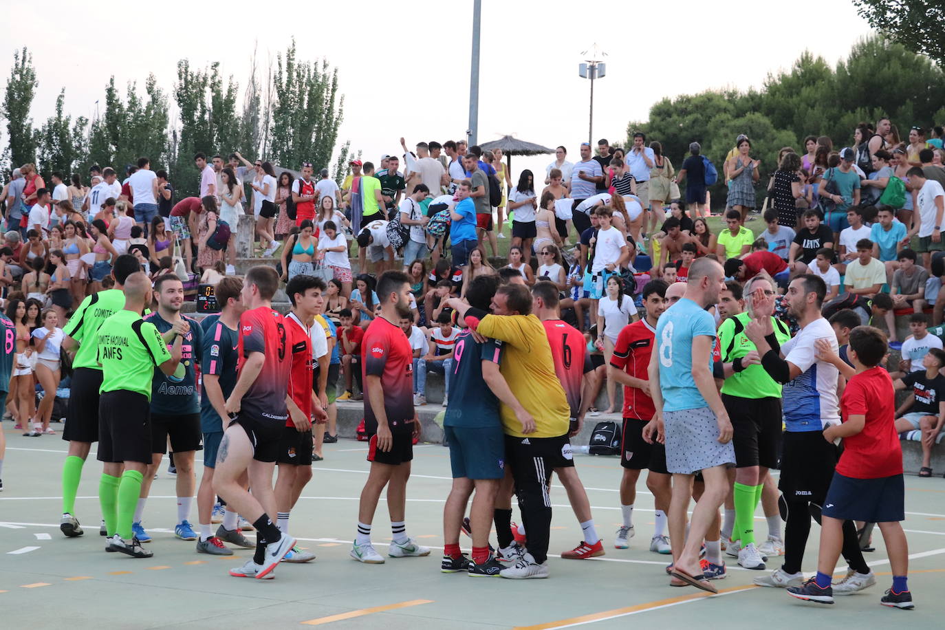 Fotos: 48 Horas de Fútbol Sala de Alfaro: Segura impulsa la remontada que da la Colegiata al Aema