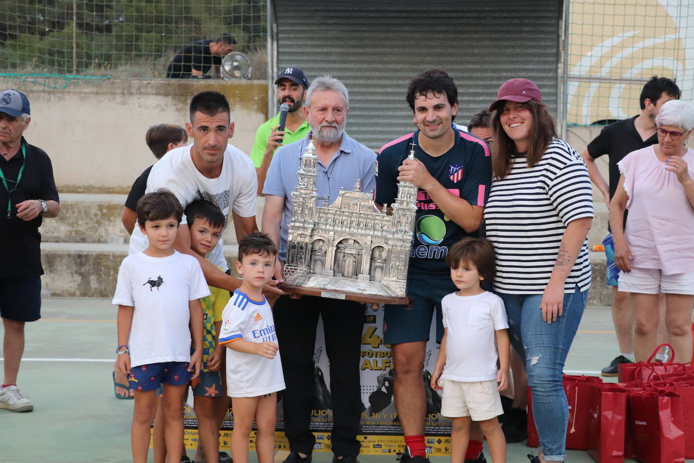 Fotos: 48 Horas de Fútbol Sala de Alfaro: Segura impulsa la remontada que da la Colegiata al Aema