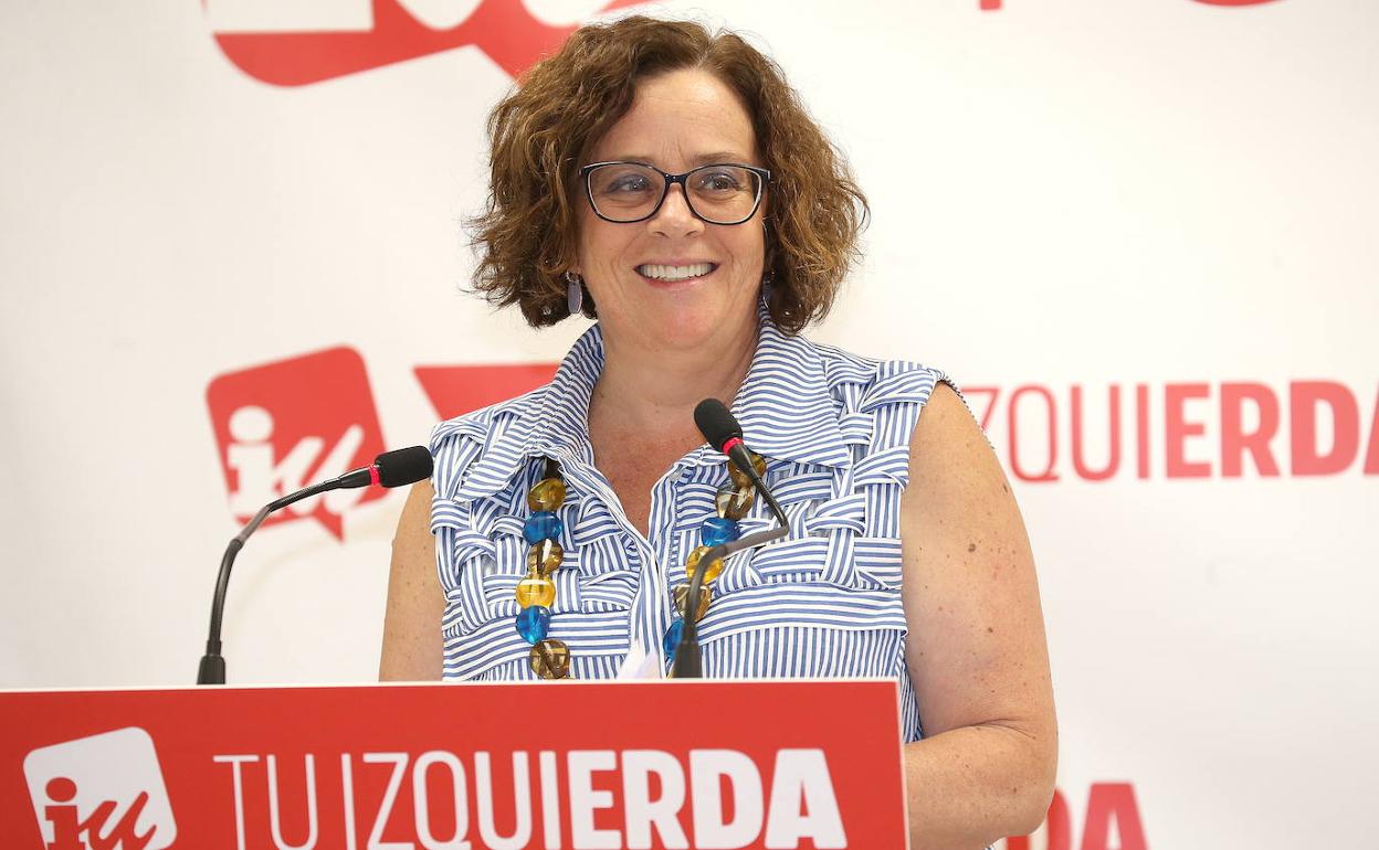 La diputada de Izquierda Unidad, Henar Moreno, en una rueda de prensa