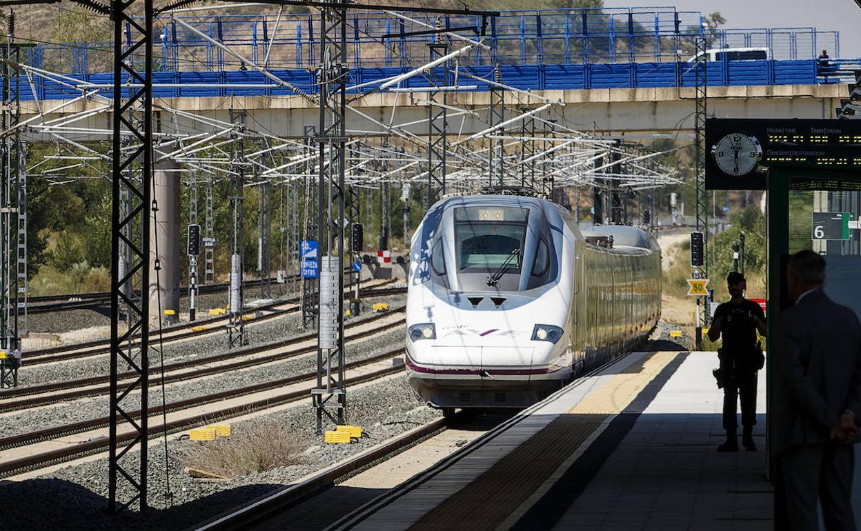 La llegada del AVE a Burgos remarca la situación de isla ferroviaria de La Rioja