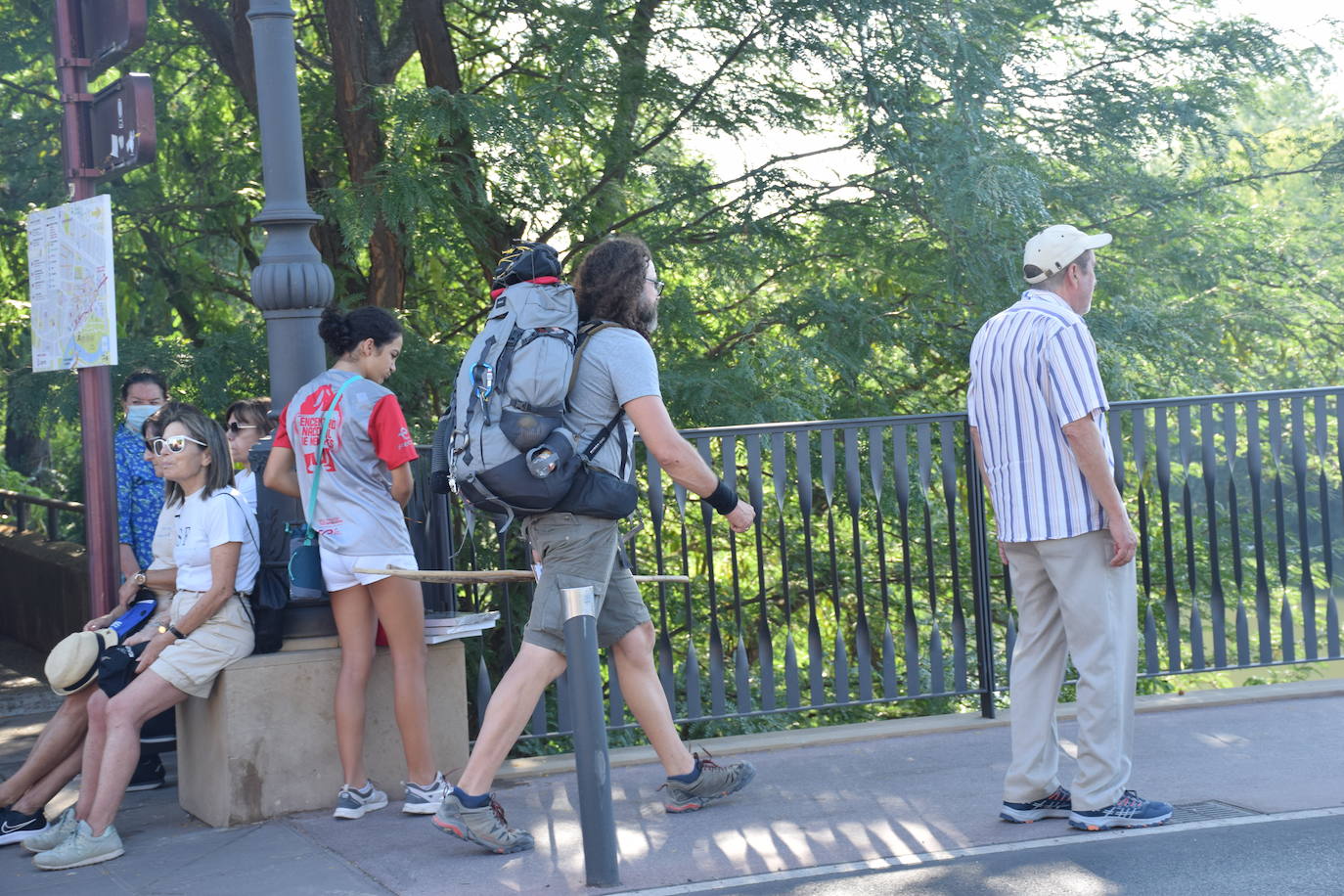 Fotos: Un recorrido simbólico y saludable por el Camino de Santiago en Logroño