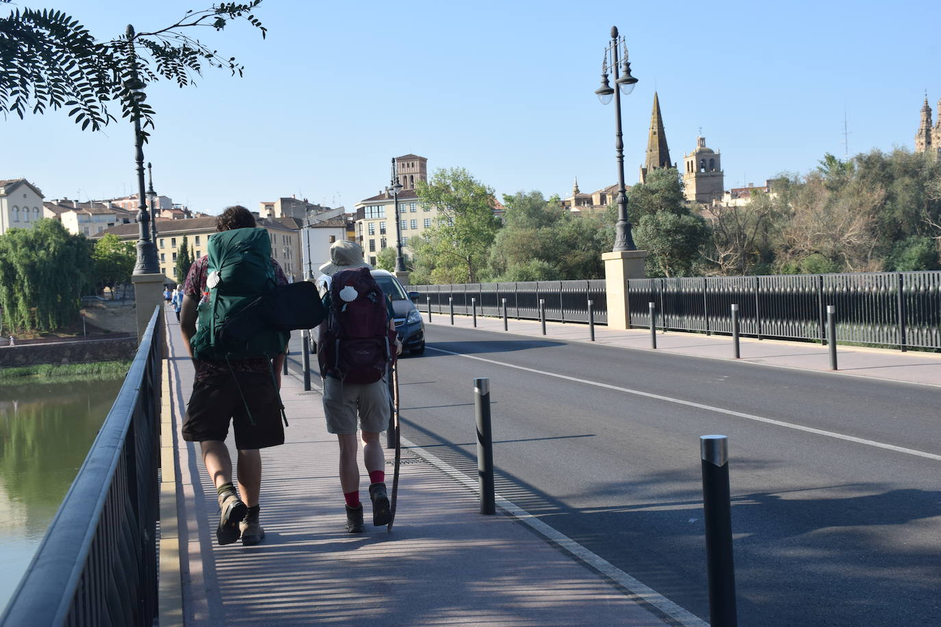 Fotos: Un recorrido simbólico y saludable por el Camino de Santiago en Logroño