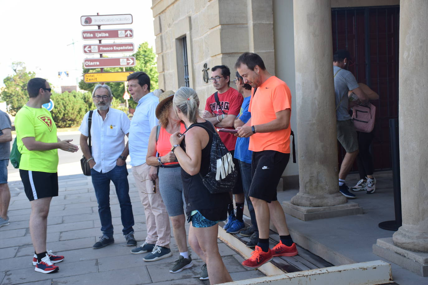 Fotos: Un recorrido simbólico y saludable por el Camino de Santiago en Logroño