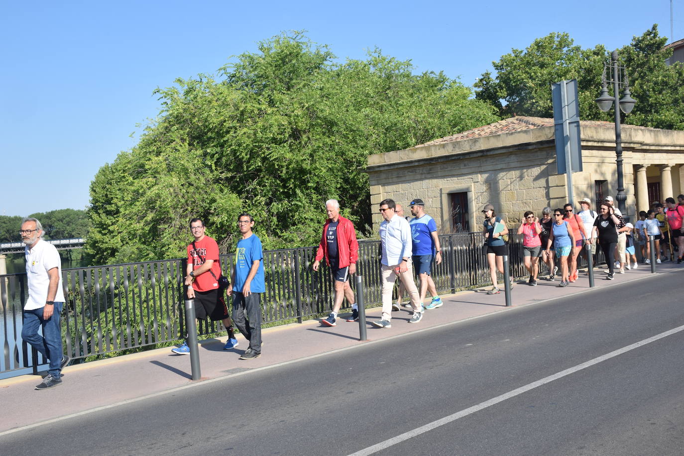 Fotos: Un recorrido simbólico y saludable por el Camino de Santiago en Logroño