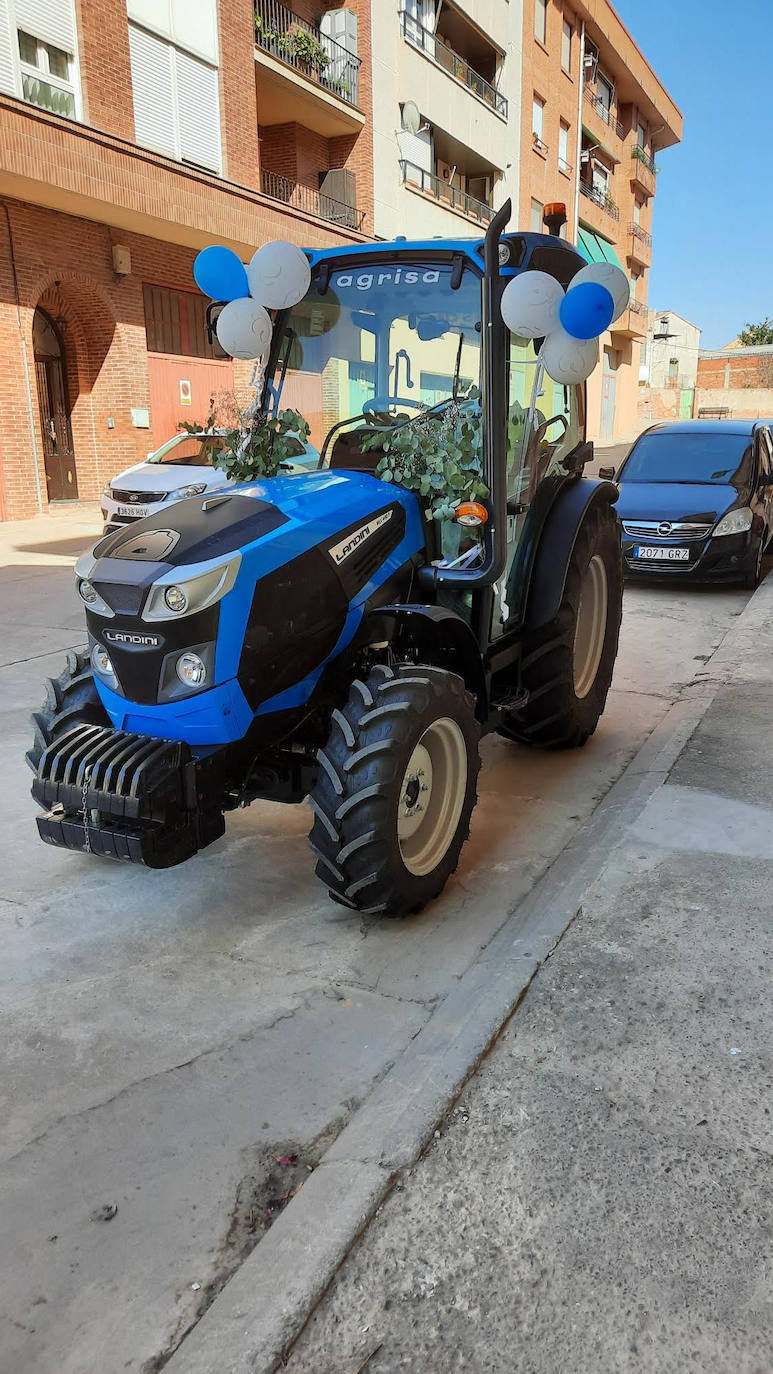 Fotos: La novia, al altar en tractor