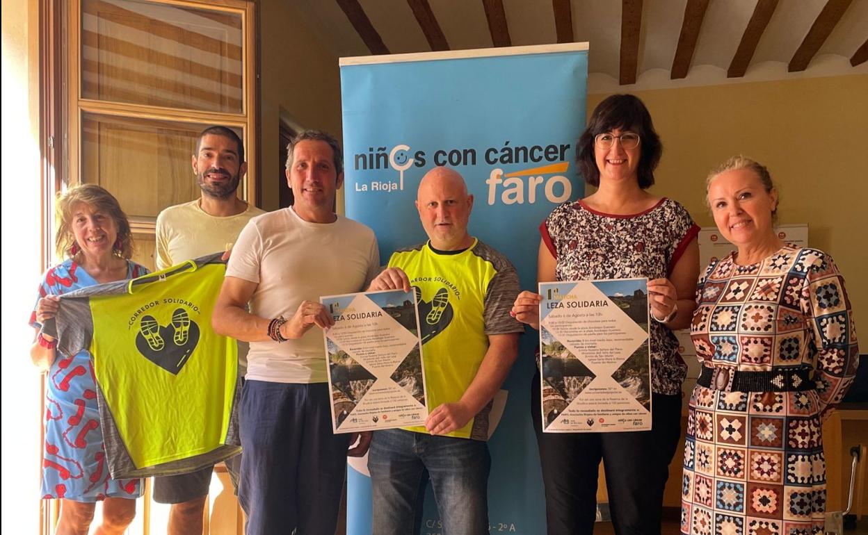 Miembros de UPL, Corredor Solidario, Leza y Faro, en la presentación. 