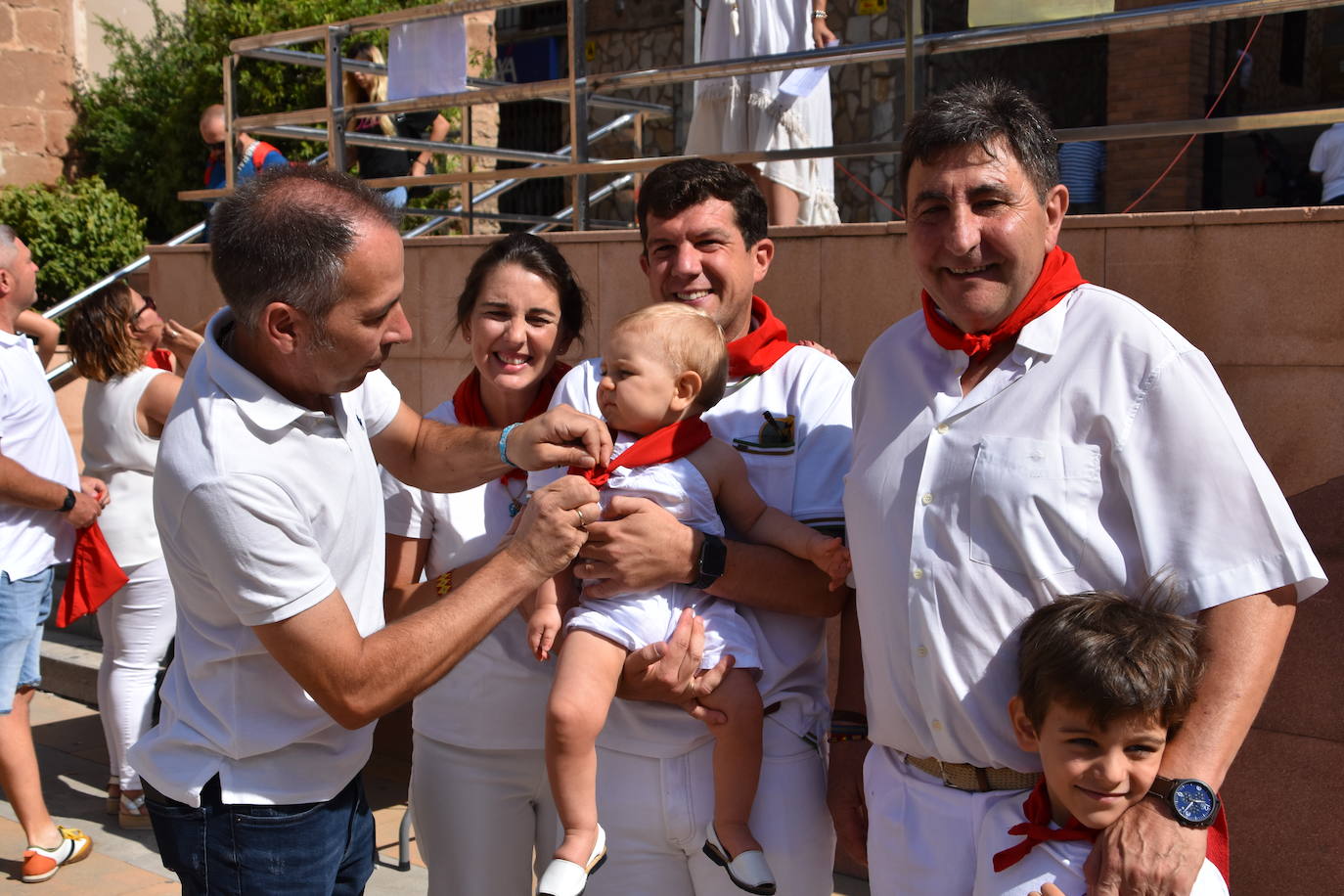 Fotos: Quel inicia las fiestas con el cohete y pañuelos para niños y mayores