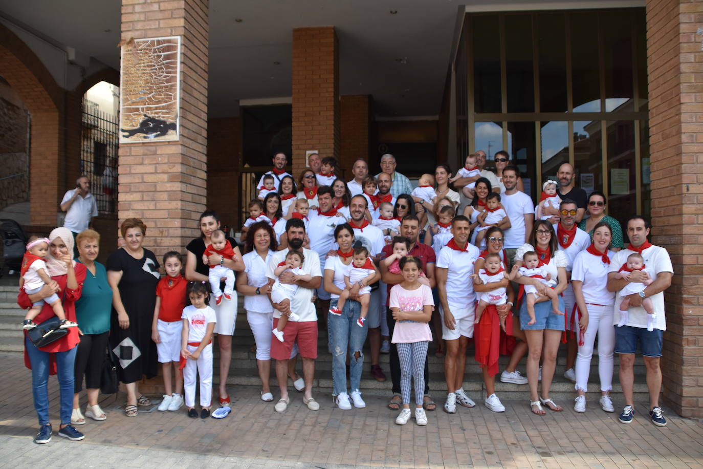 Fotos: Quel inicia las fiestas con el cohete y pañuelos para niños y mayores