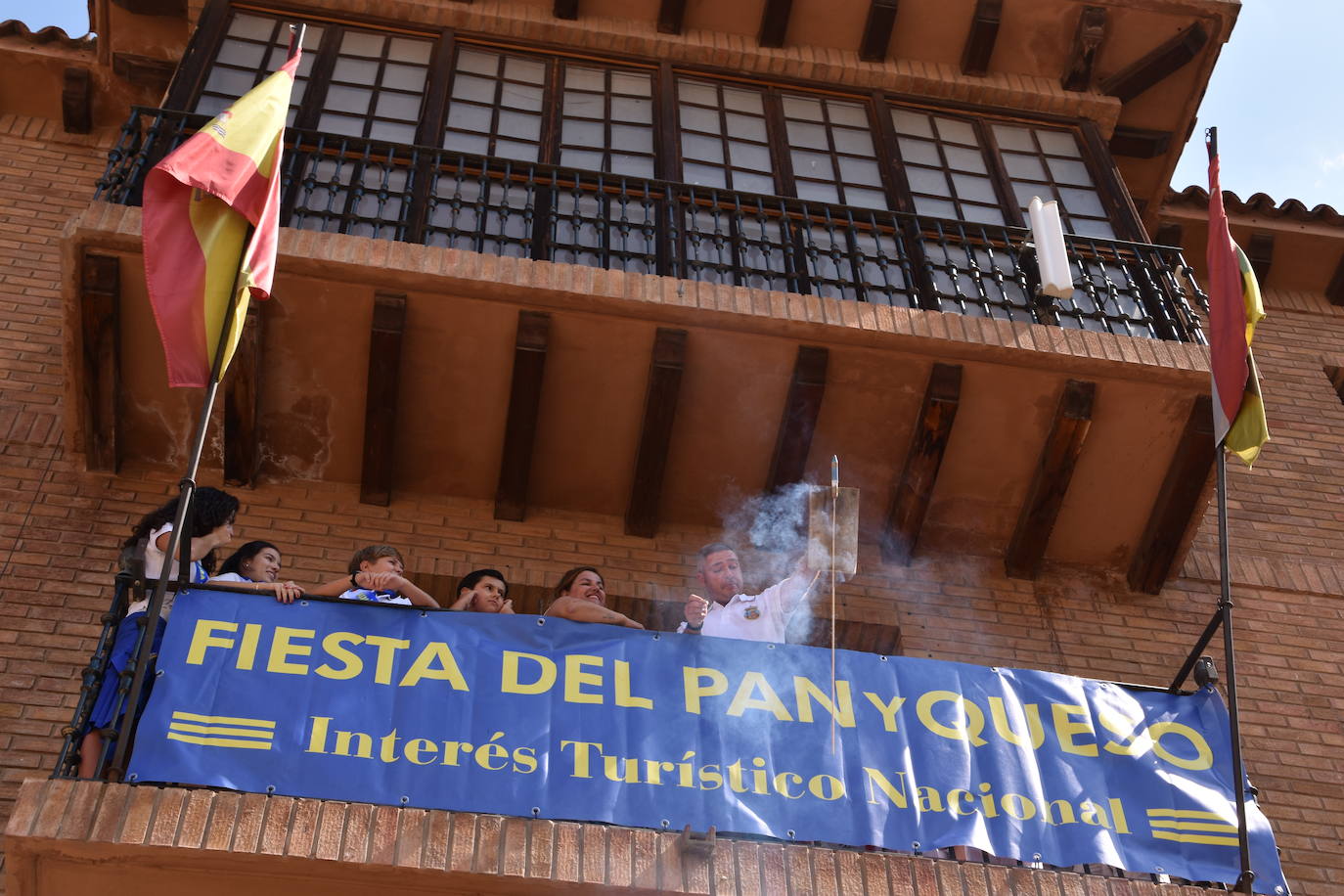 Fotos: Quel inicia las fiestas con el cohete y pañuelos para niños y mayores