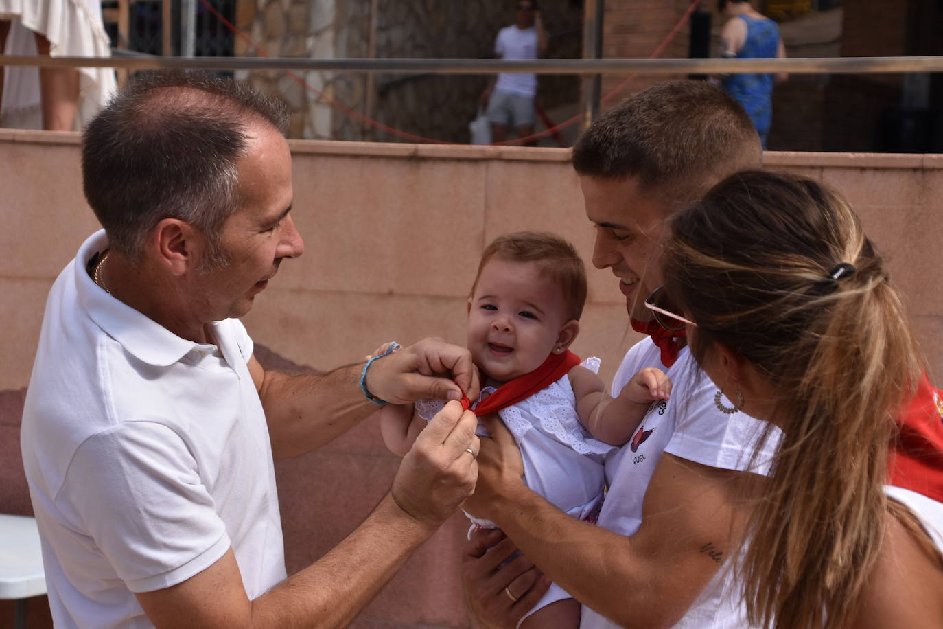 Fotos: Quel inicia las fiestas con el cohete y pañuelos para niños y mayores