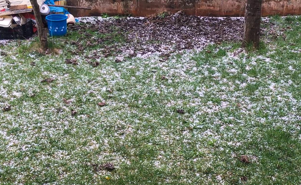 Imagen de archivo de una tormenta de granizo. 