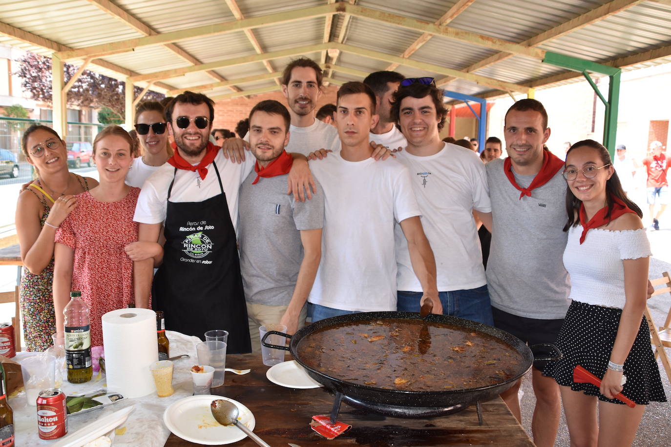 Fotos: Las cuadrillas de Quel se reúnen para comer paella