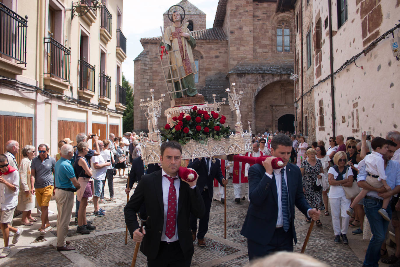 Fotos: Fiestas de Ezcaray: La romería al pico San Lorenzo, techo riojano, y la misa y procesión en la villa