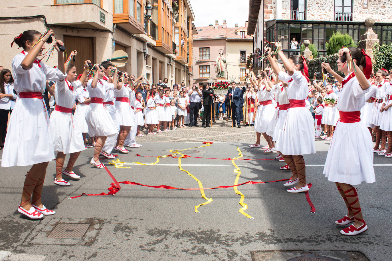 Fotos: Fiestas de Ezcaray: La romería al pico San Lorenzo, techo riojano, y la misa y procesión en la villa