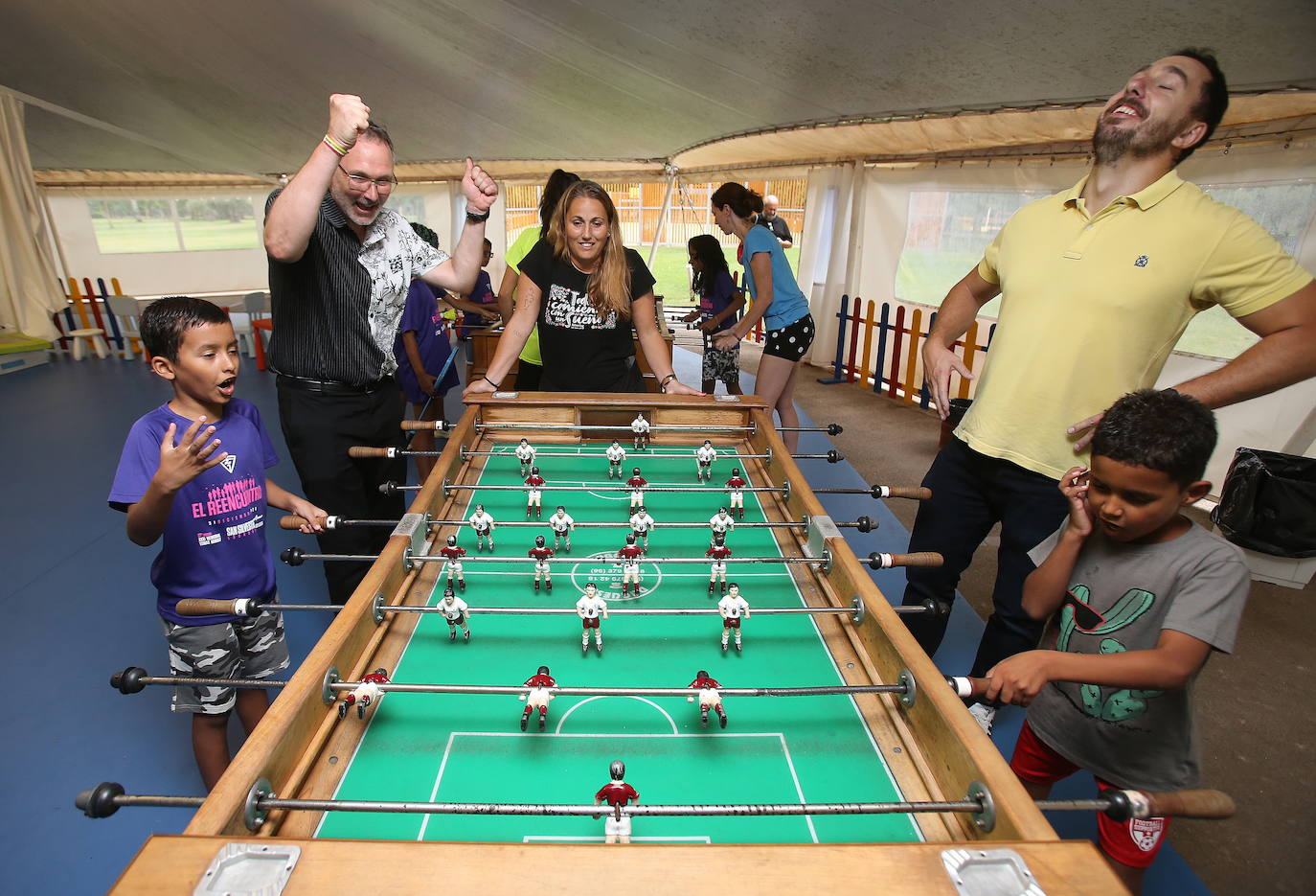 Dos sesiones de juegos de mesa en la bibliopiscina de Las Norias