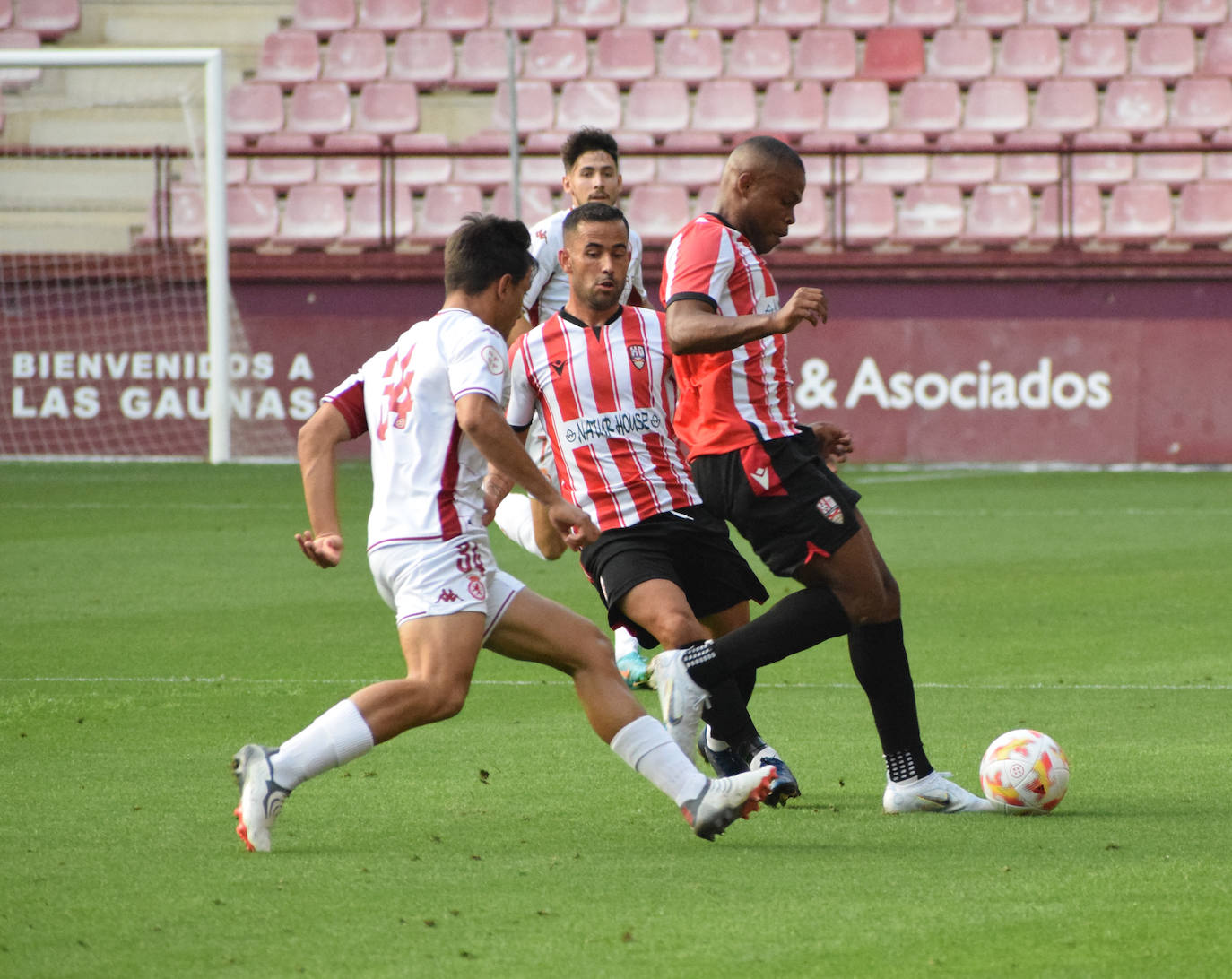 Fotos: Primer amistoso de la UDL ante su afición