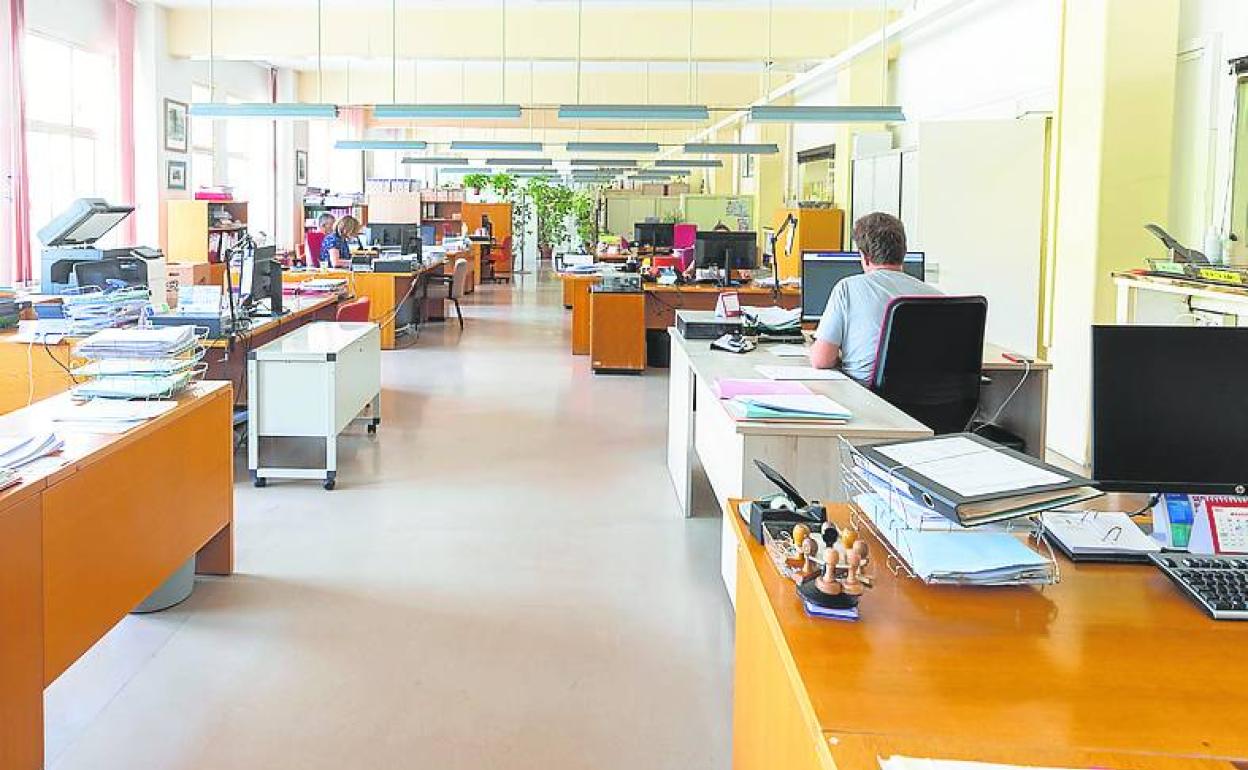 En el Ayuntamiento de Logroño también se fijó el aire acondicionado en 27 grados. 