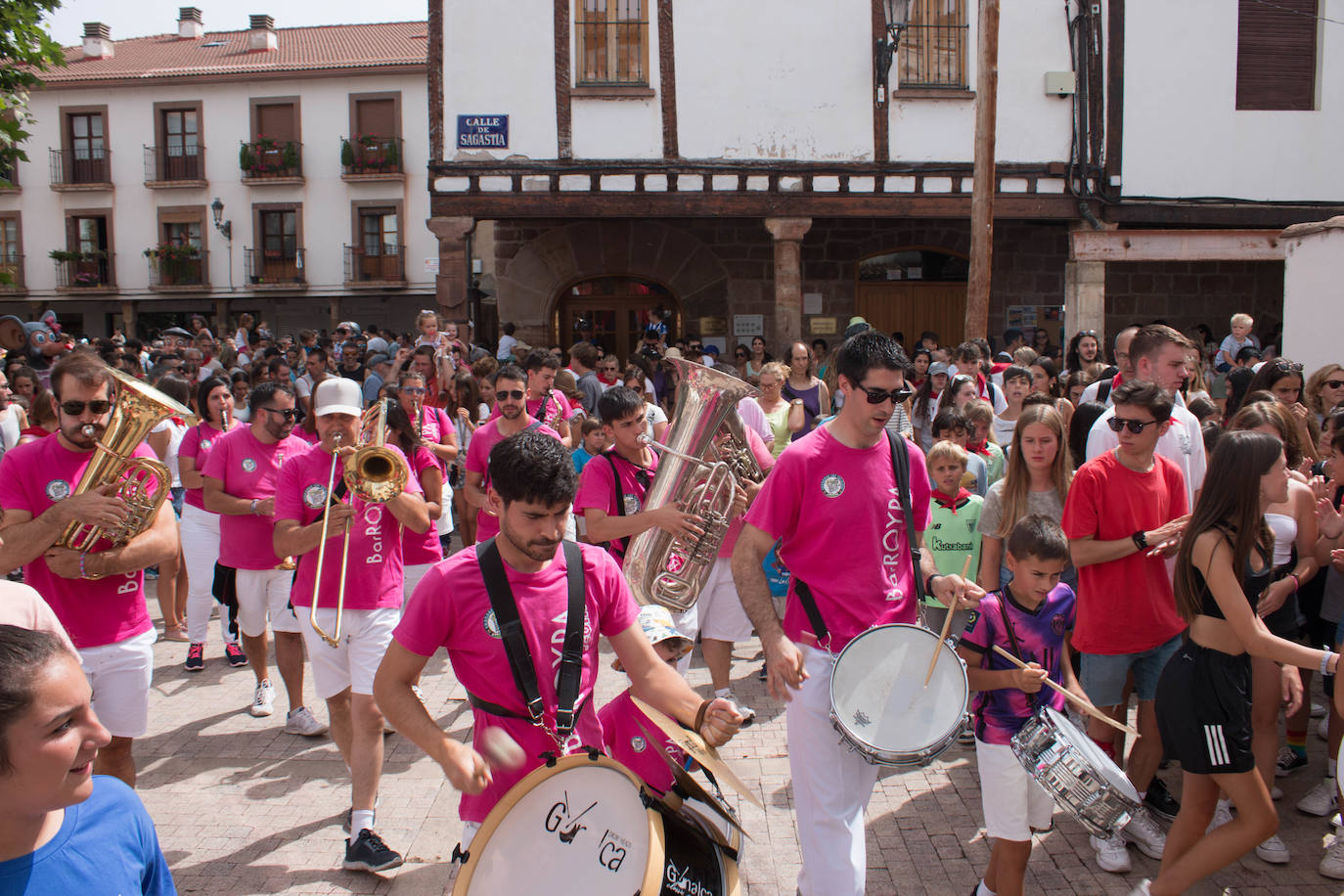 Fotos: Gigantes y cabezudos vuelven a tomar Ezcaray