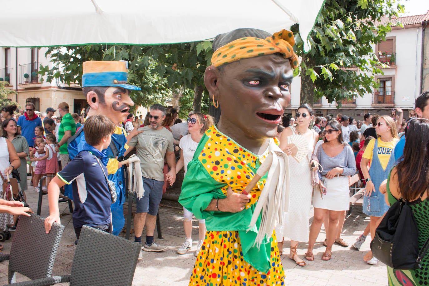 Fotos: Gigantes y cabezudos vuelven a tomar Ezcaray