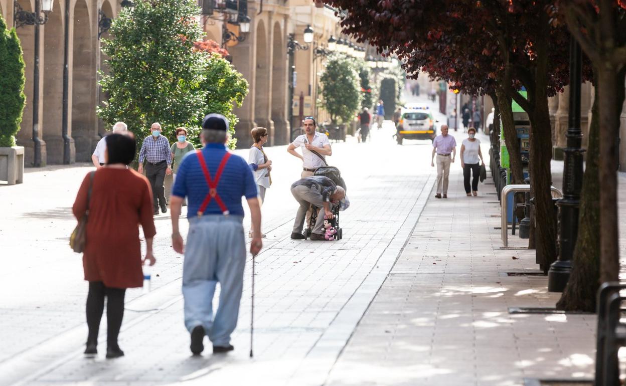 La calle Portales de Logroño, una de las zonas de paseo favoritas de los mayores. 