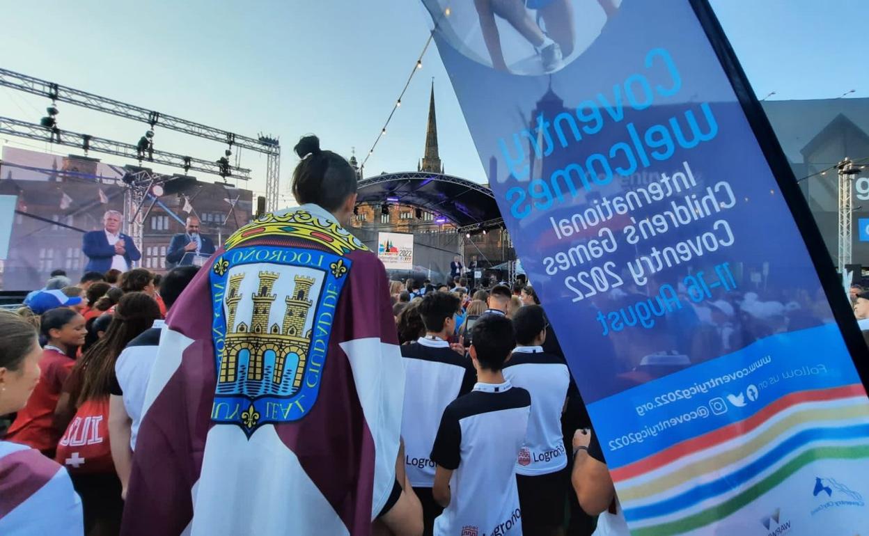 La bandera de Logroño se pudo ver ayer en la inauguración. 