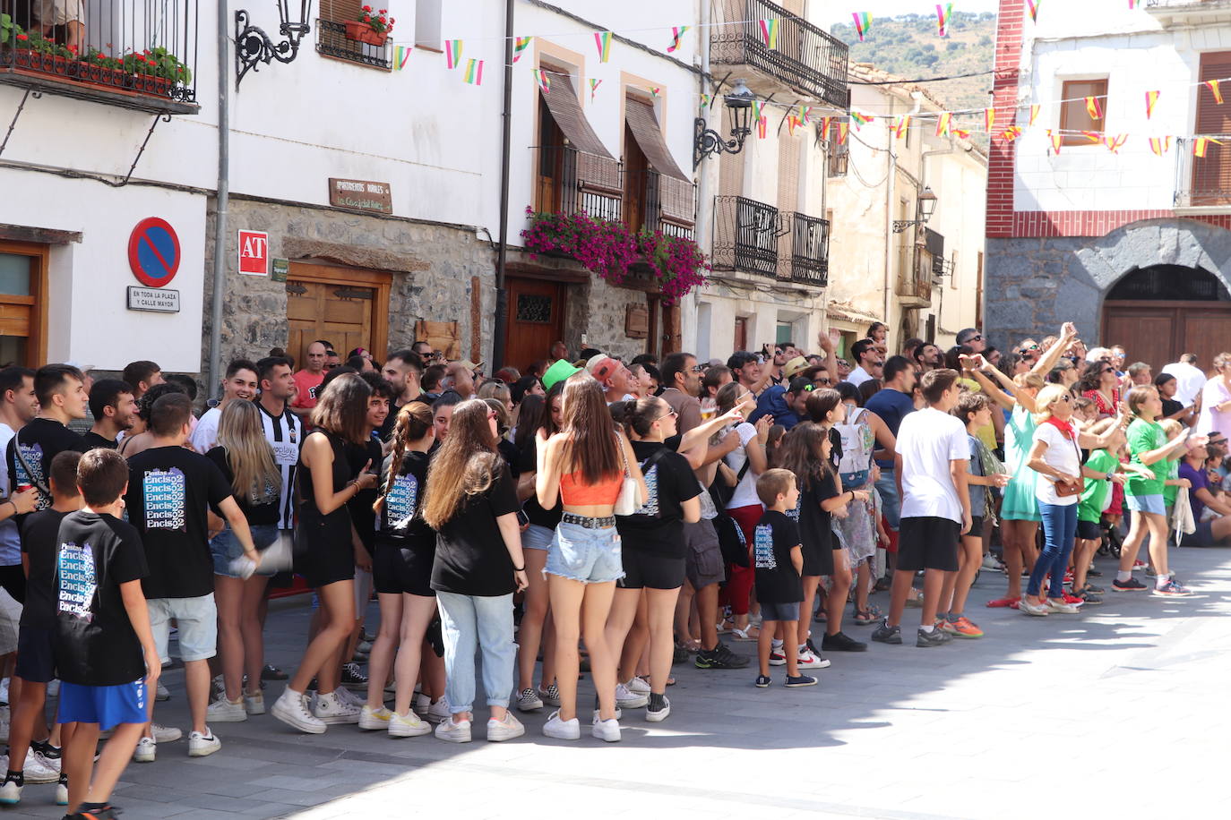 Fotos: Chupinazo de las fiestas de Enciso