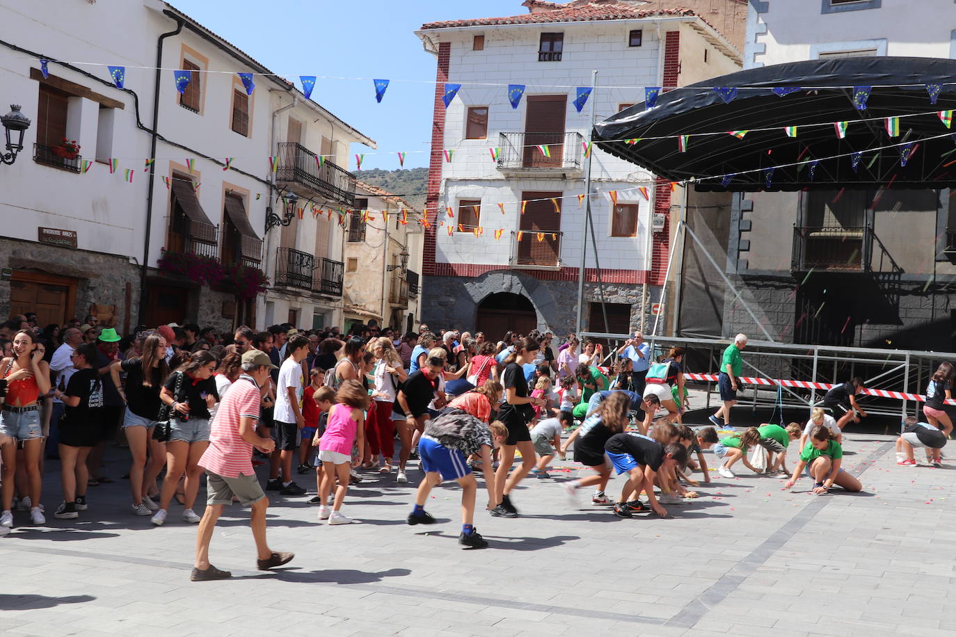 Fotos: Chupinazo de las fiestas de Enciso