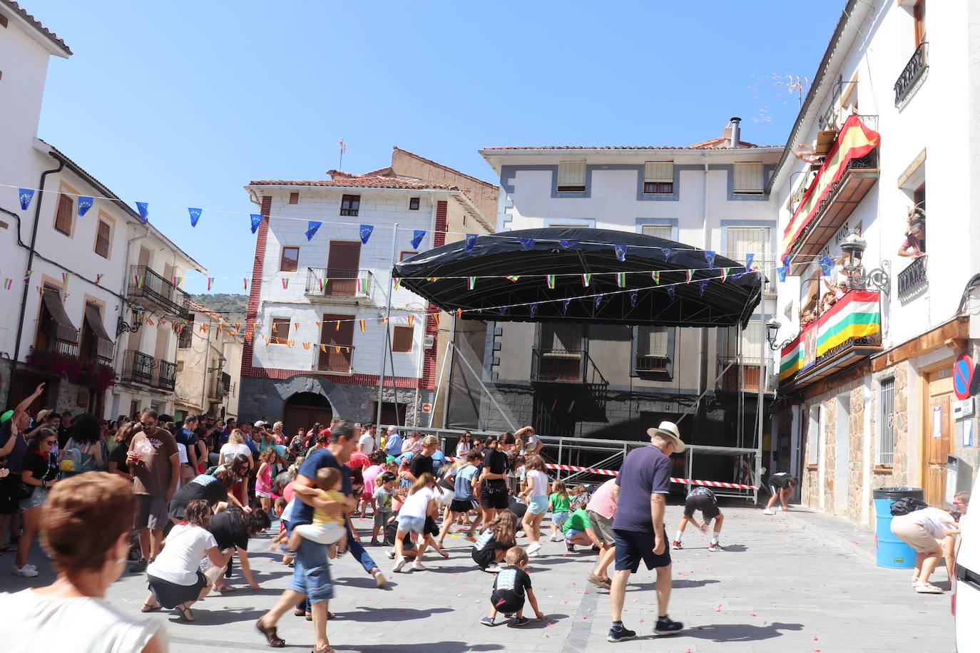 Fotos: Chupinazo de las fiestas de Enciso