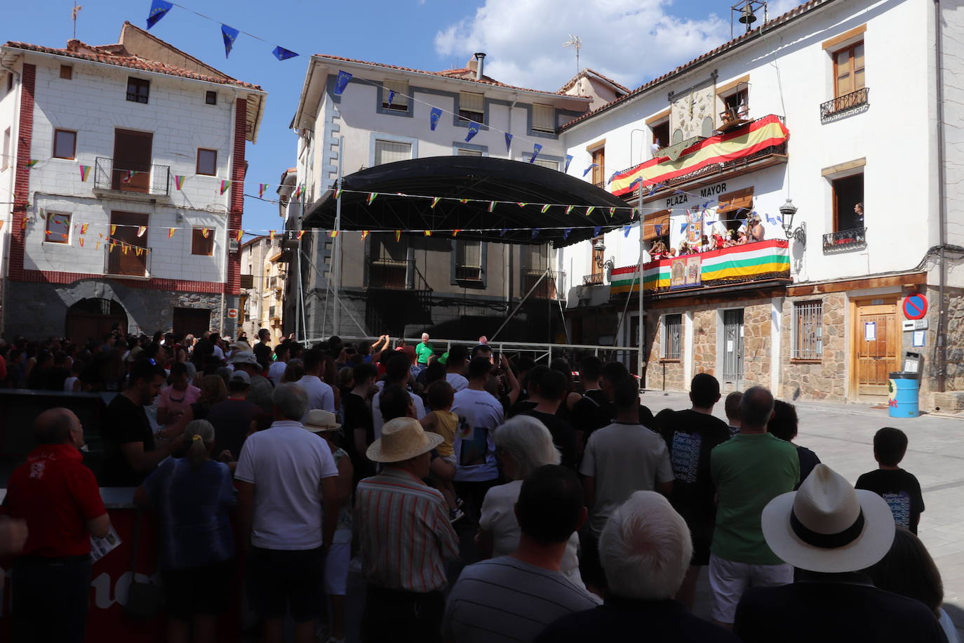 Fotos: Chupinazo de las fiestas de Enciso