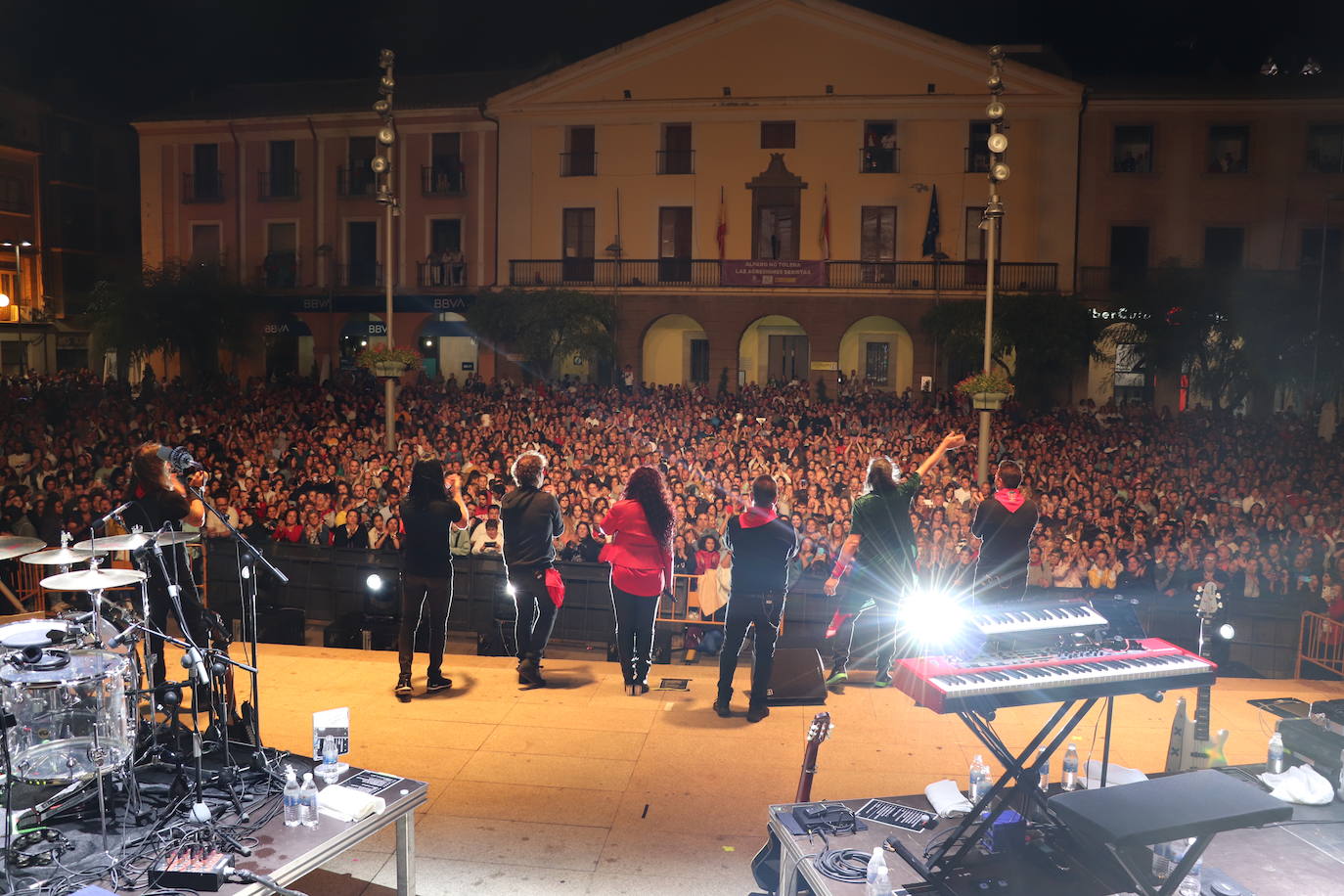 Fotos: Concierto multitudinario de Camela en Alfaro