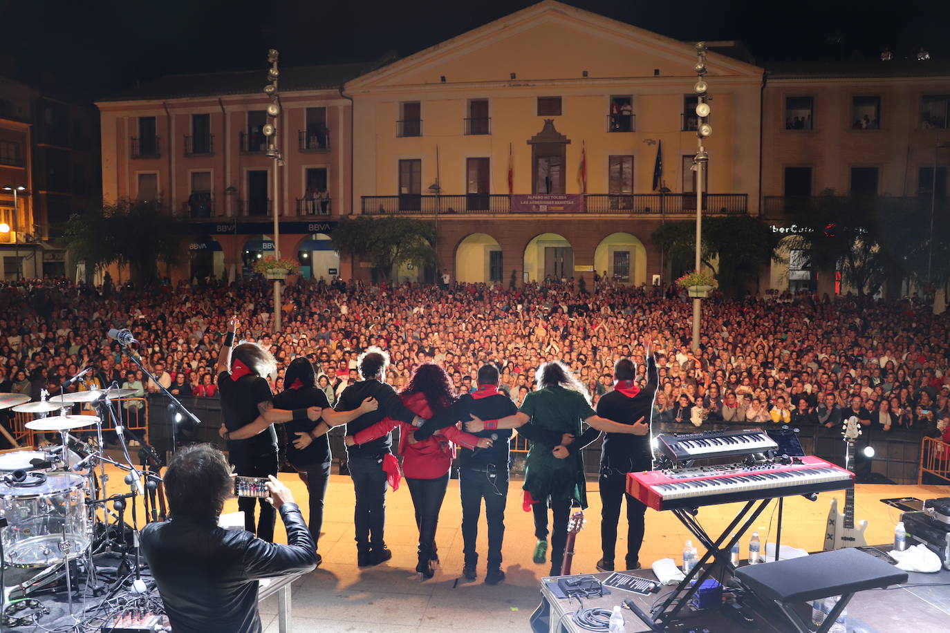 Fotos: Concierto multitudinario de Camela en Alfaro