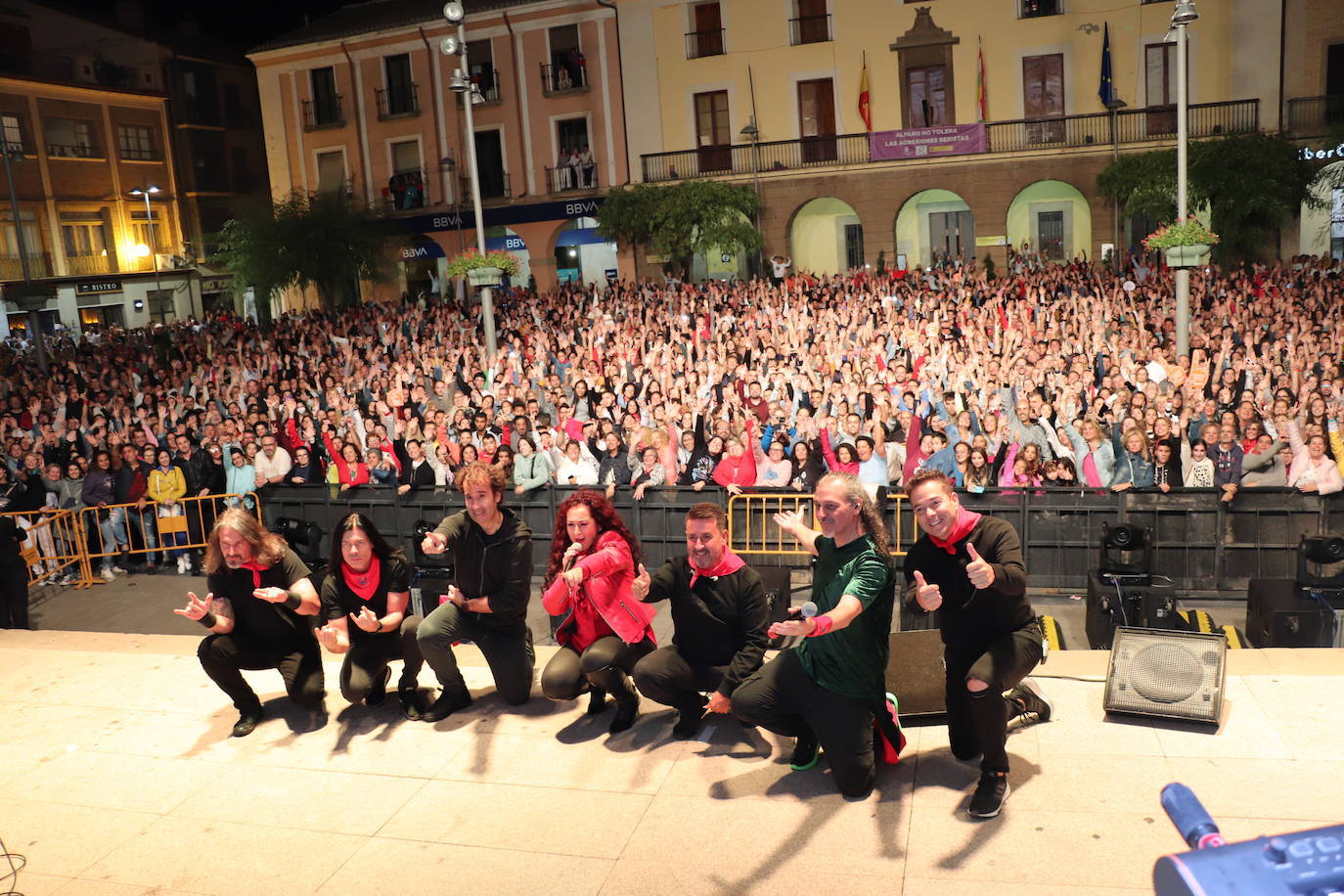 Fotos: Concierto multitudinario de Camela en Alfaro