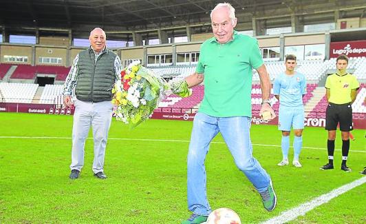 Jesús Belaza, histórico del Berceo y del Logroñés, fue homenajeado. 