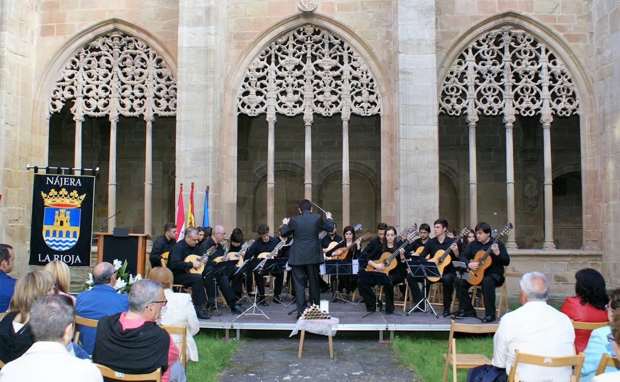 La Orden de la Terraza actúa hoy en el Claustro de los Caballeros