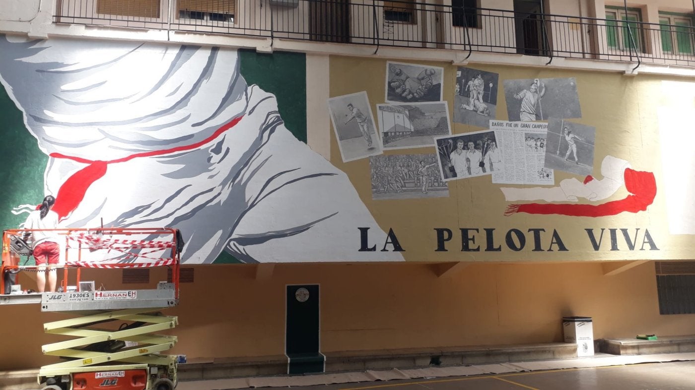 Susana Garay comenzó a dar forma a su obra en julio, en el frontón San Isidro. 