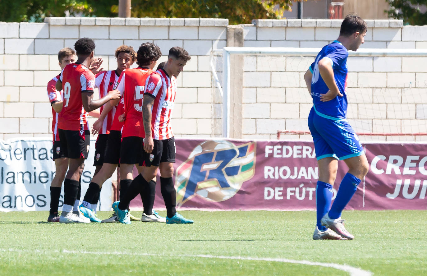 Fotos: La UD Logroñés B gana el torneo del Comillas en el que también participó el Anguiano