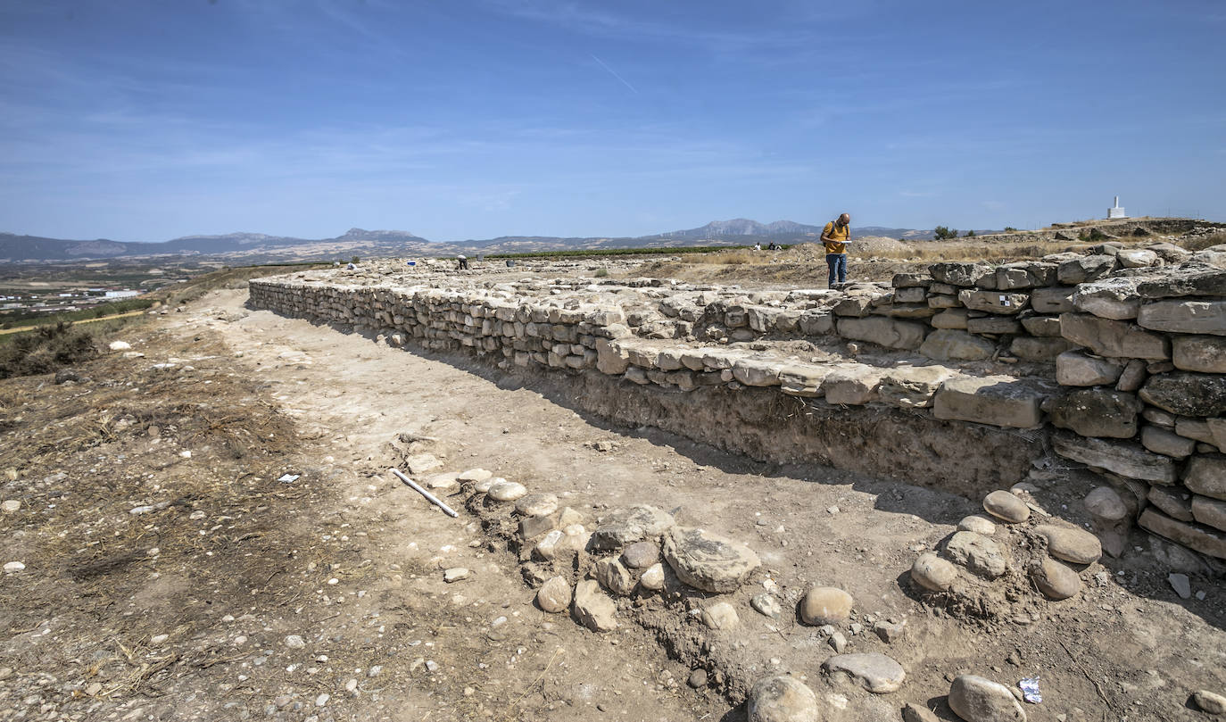 Fotos: El yacimiento del monte Cantabria muestra nuevas partes