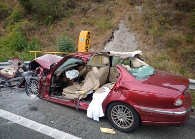 Imagen secundaria 1 - Un herido al chocar un coche y un camión en Haro